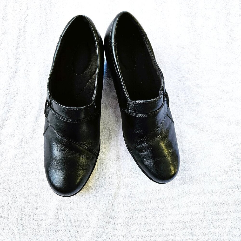 Clarks Women's Black Leather Comfort Collection Slip-on Shoes Size 8.5M Casual